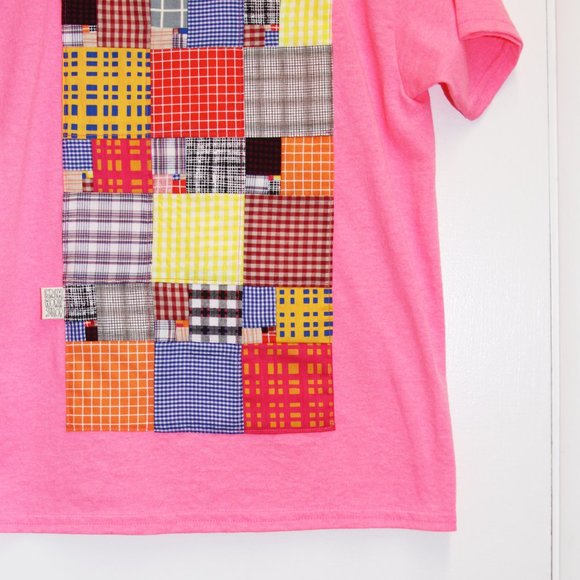 LAST CHANCE❗️- UNIQUE MODERN QUILTED T-SHIRT! Pink/Multi/Grid - Picture 4 of 6